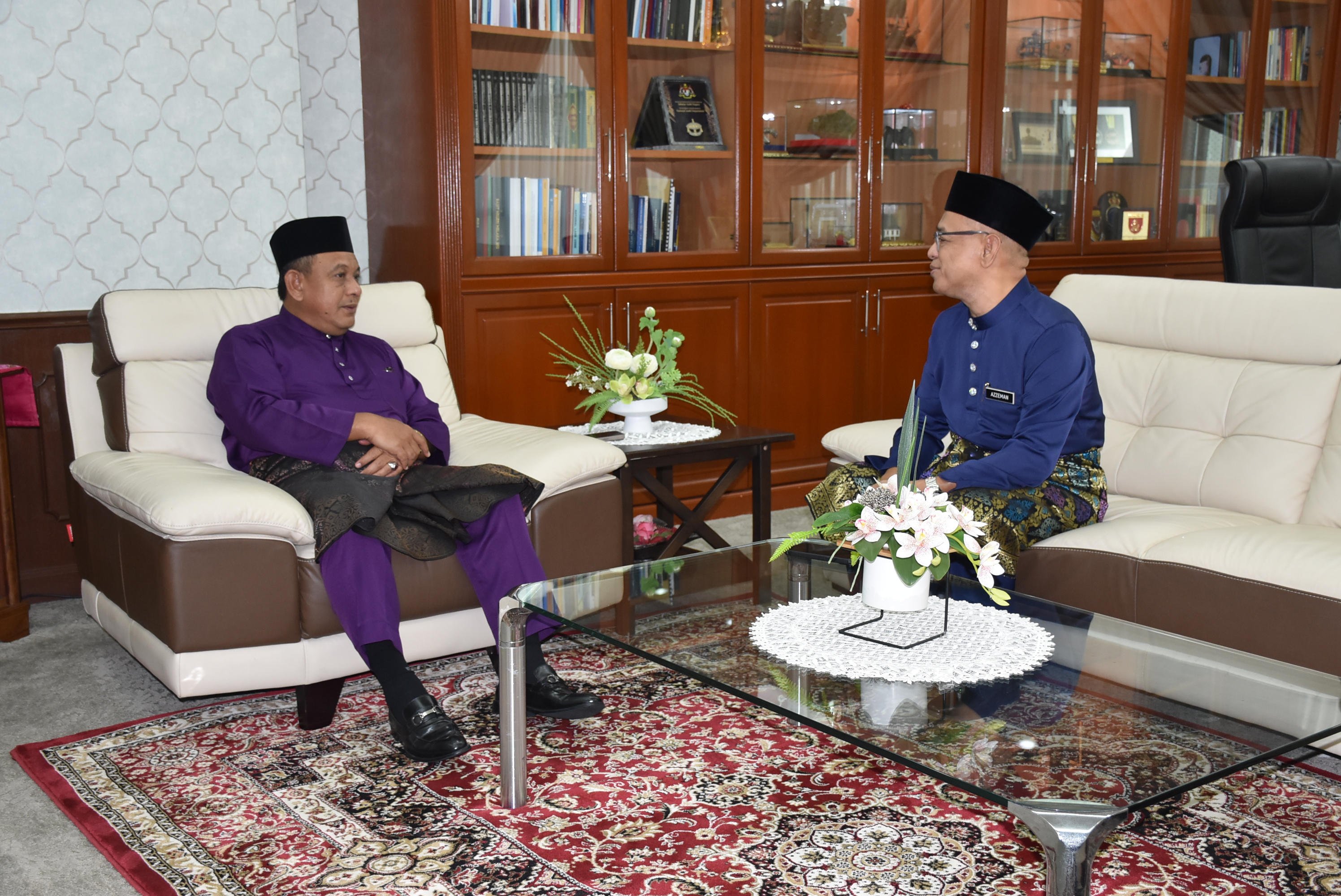 Kunjung Hormat KHS MSNM Ke Atas YB SUK Negeri Melaka